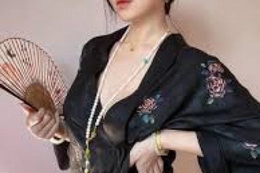 孟美岐“每天只睡半小时”人设翻车？深扒内娱明星的“努力陷阱”与舆论围剿